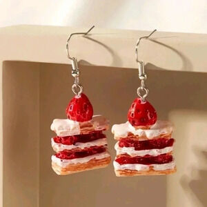 Strawberry 🍓 shortcake 🍰 cute food earrings jewelry silver plated dangle girls